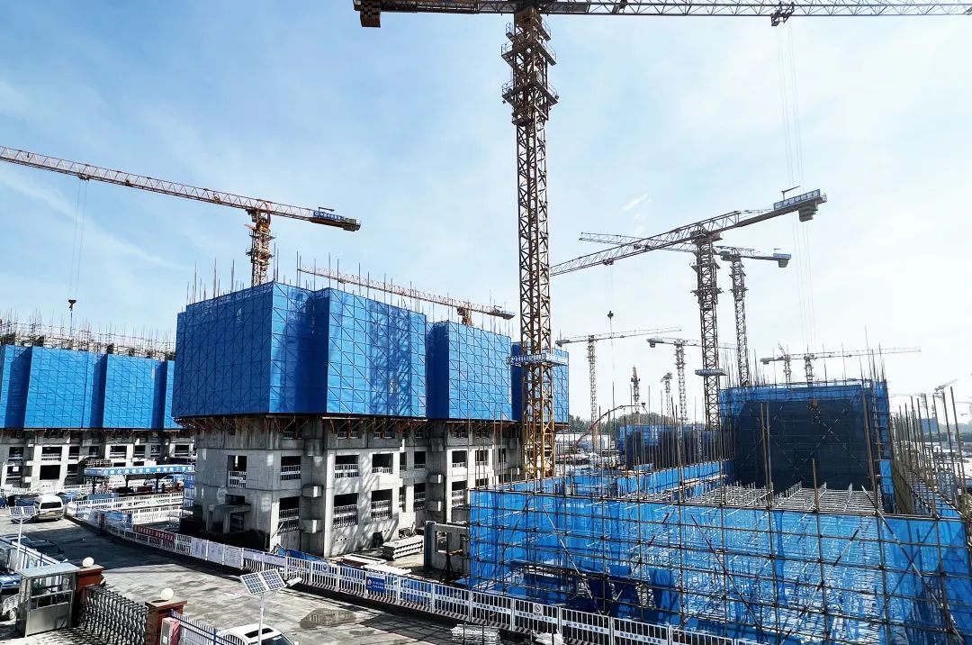 顺义樱花园小区房屋产权置换a片区项目首栋主体结构提前封顶