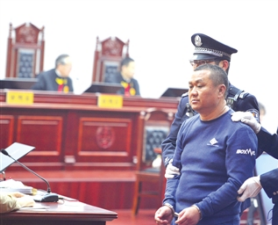 案件亿万富翁石二群为何要抢劫银行208万