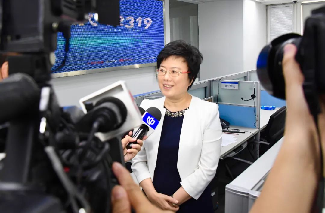 2020年"夏令热线"闭线!市建设交通工作党委书记王醇晨接听市民来电