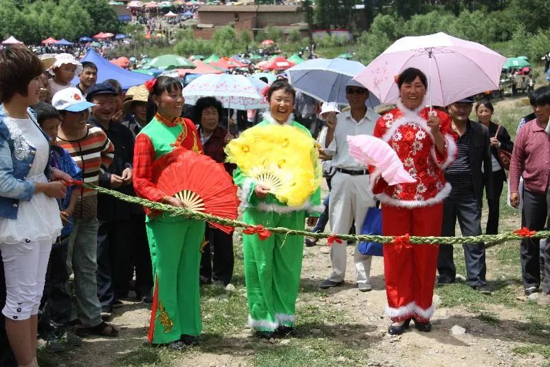 甘肃莲花山花儿会图片