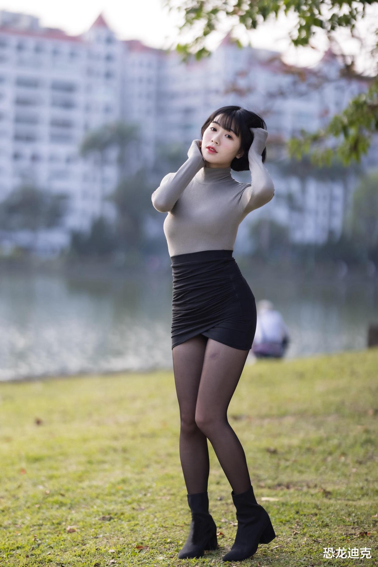 长相甜美的娇小女生,秀出性感女人味的样子,一点都不输给辣妹