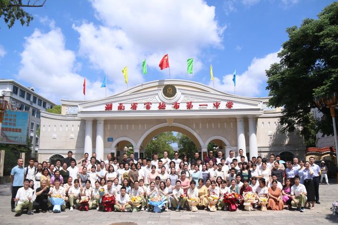 常德市一中:毕业班会送祝福,话感恩