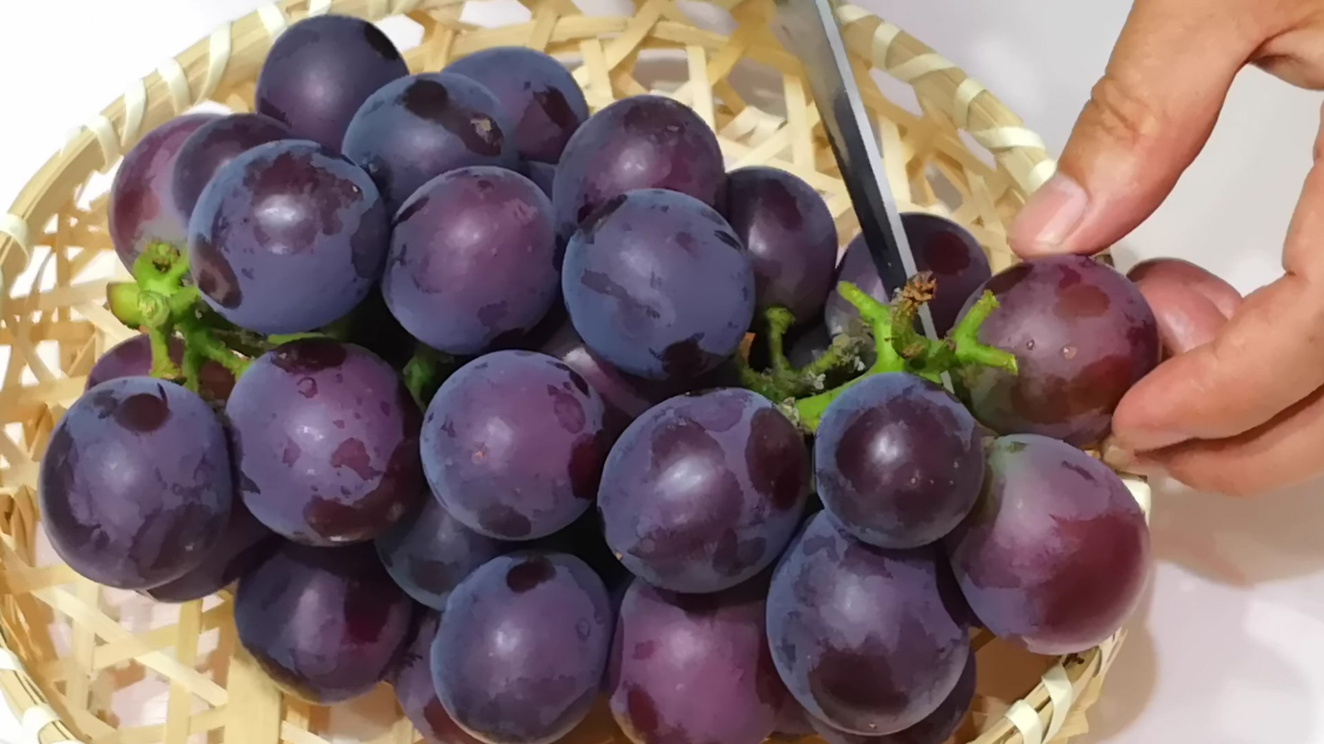 葡萄大量上市,医生提醒:这3类人,平时尽量少吃,很多人还不懂