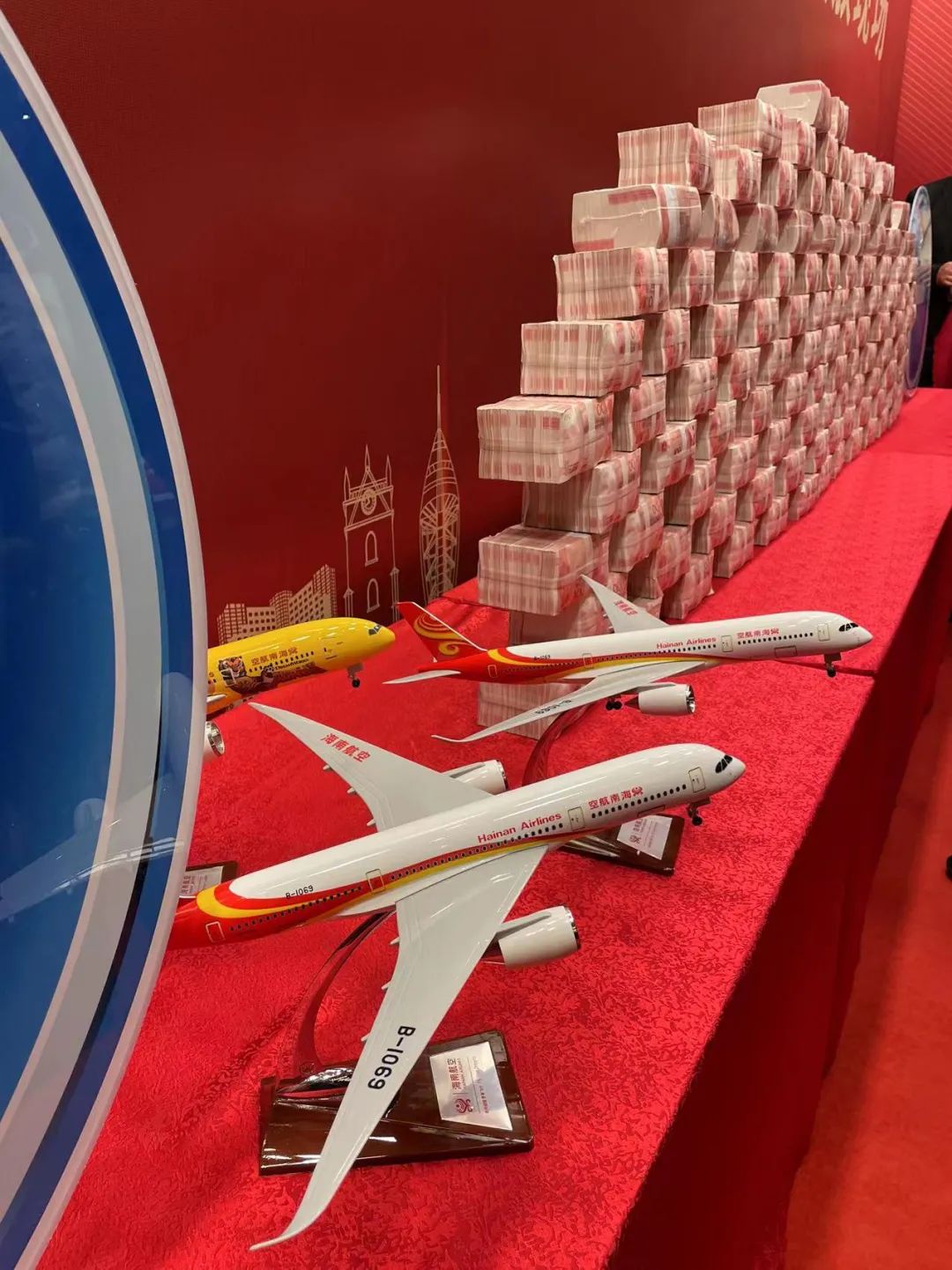 现金墙 海航发红包现场!华夏航7亿可转债变定增25亿买飞机!