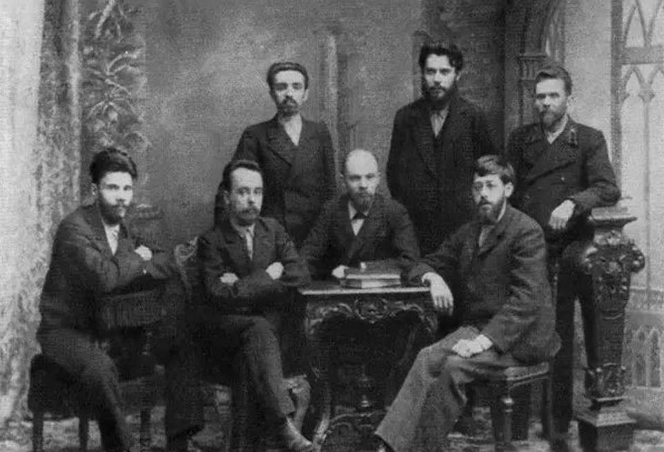 列宁为建立第三国际进行斗争是反对修正主义斗争的继续和发展