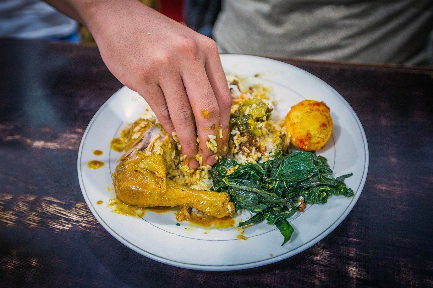 我在印度的奇葩经历4:吃啥都用手抓,但千万不能用左手!