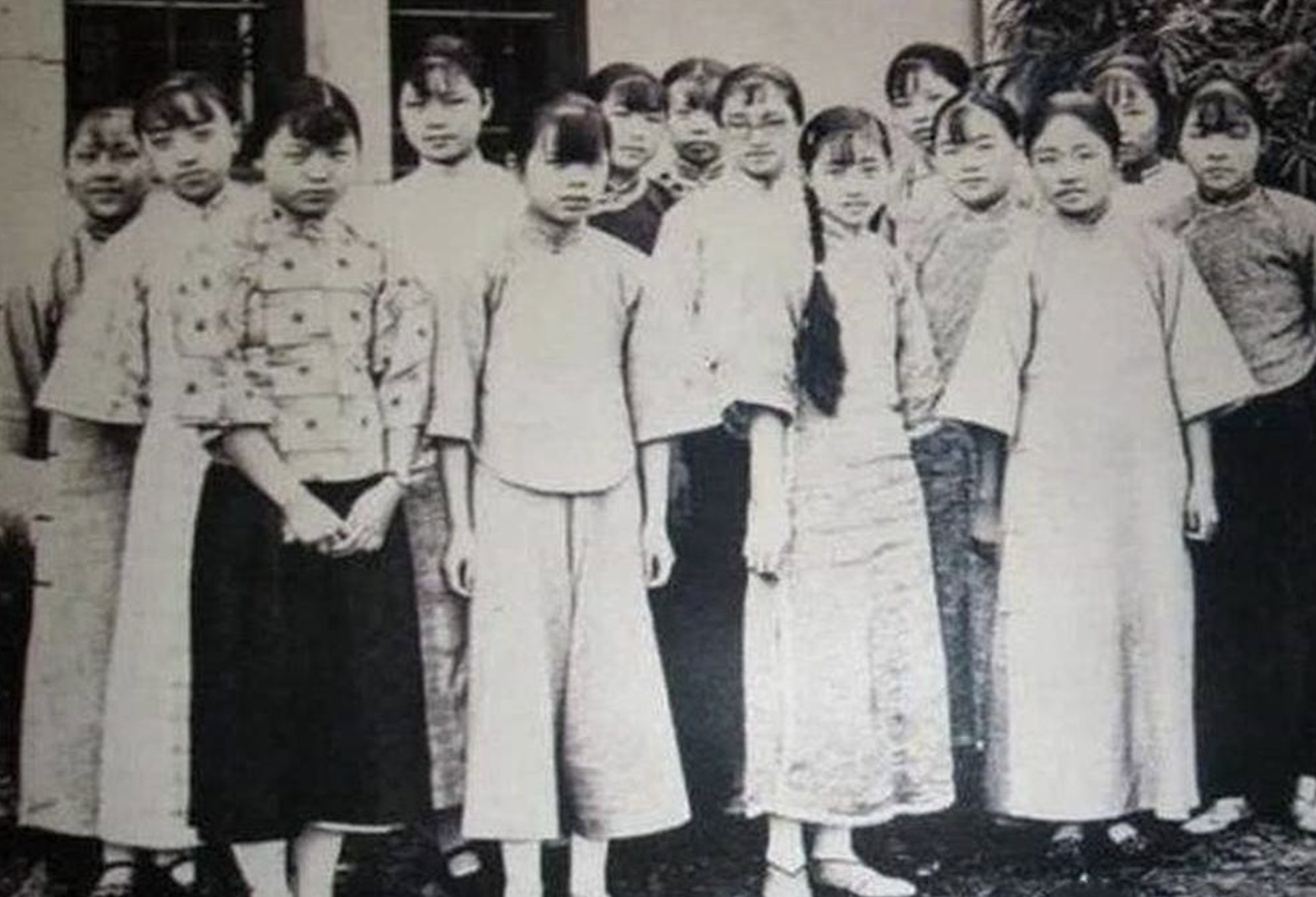 "奇人"张宗昌:同时娶5个白俄姐妹为妾,所作诗词堪称空前绝后