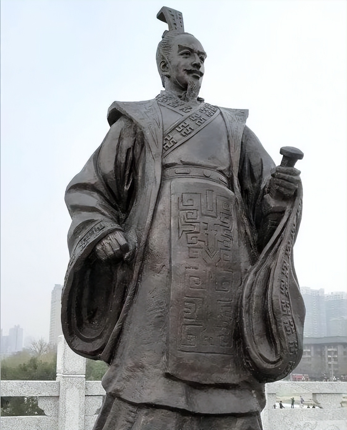 忠臣死为刖足鬼,从司马迁评价,浅析秦朝李斯是忠臣还是佞臣