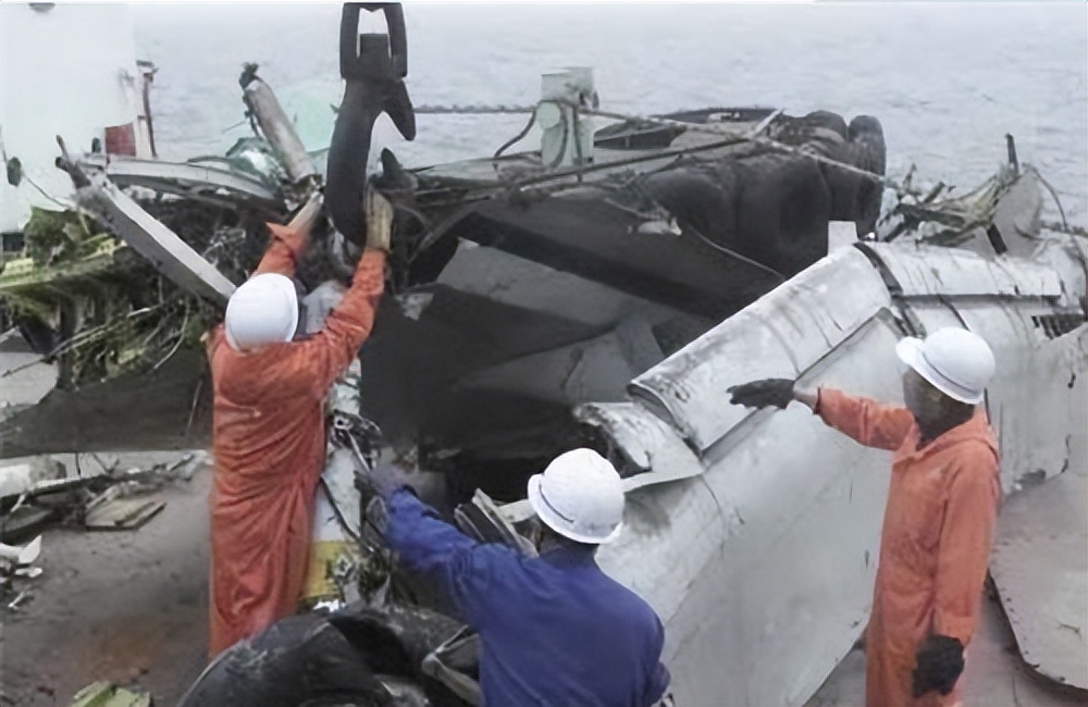 02年大连飞机空难:112人遇难,一乘客买7份意外险,被锁定成凶嫌