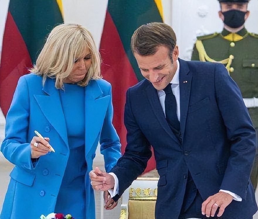 布丽吉特:做第一夫人5年,没有"正常生活",和马克龙没有秘密