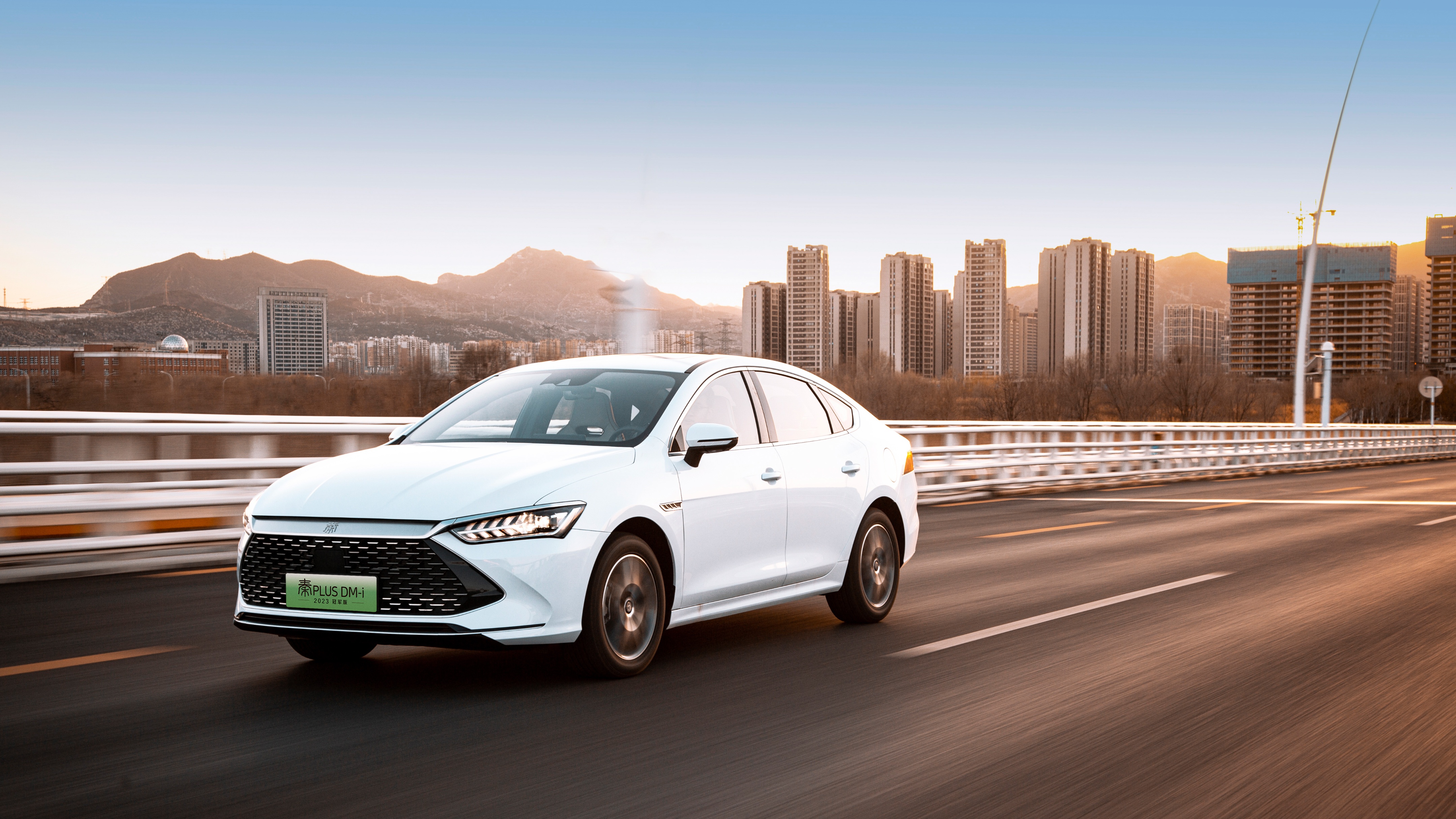 油耗,加速,降温全优 家轿冠军秦plus dm-i夏测直击!