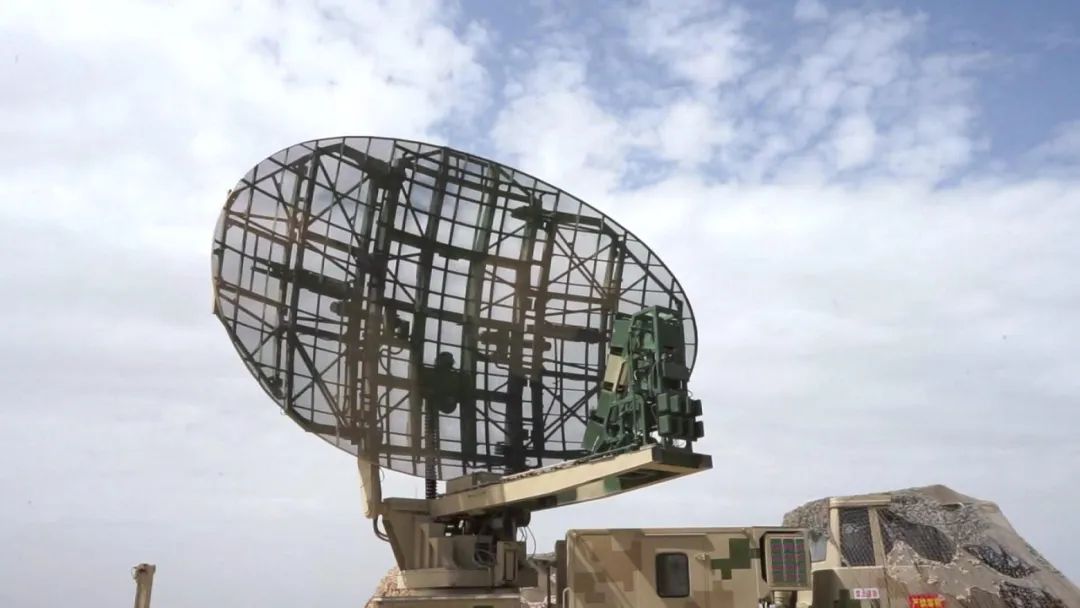 中国完成一创举,防空雷达带正在成型,美专家:千亿计划全打水漂