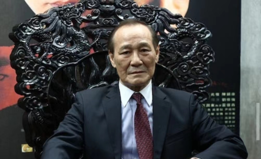 近况忧心!79岁港星陈惠敏靠拐杖助力行走,自认年纪大身体不好