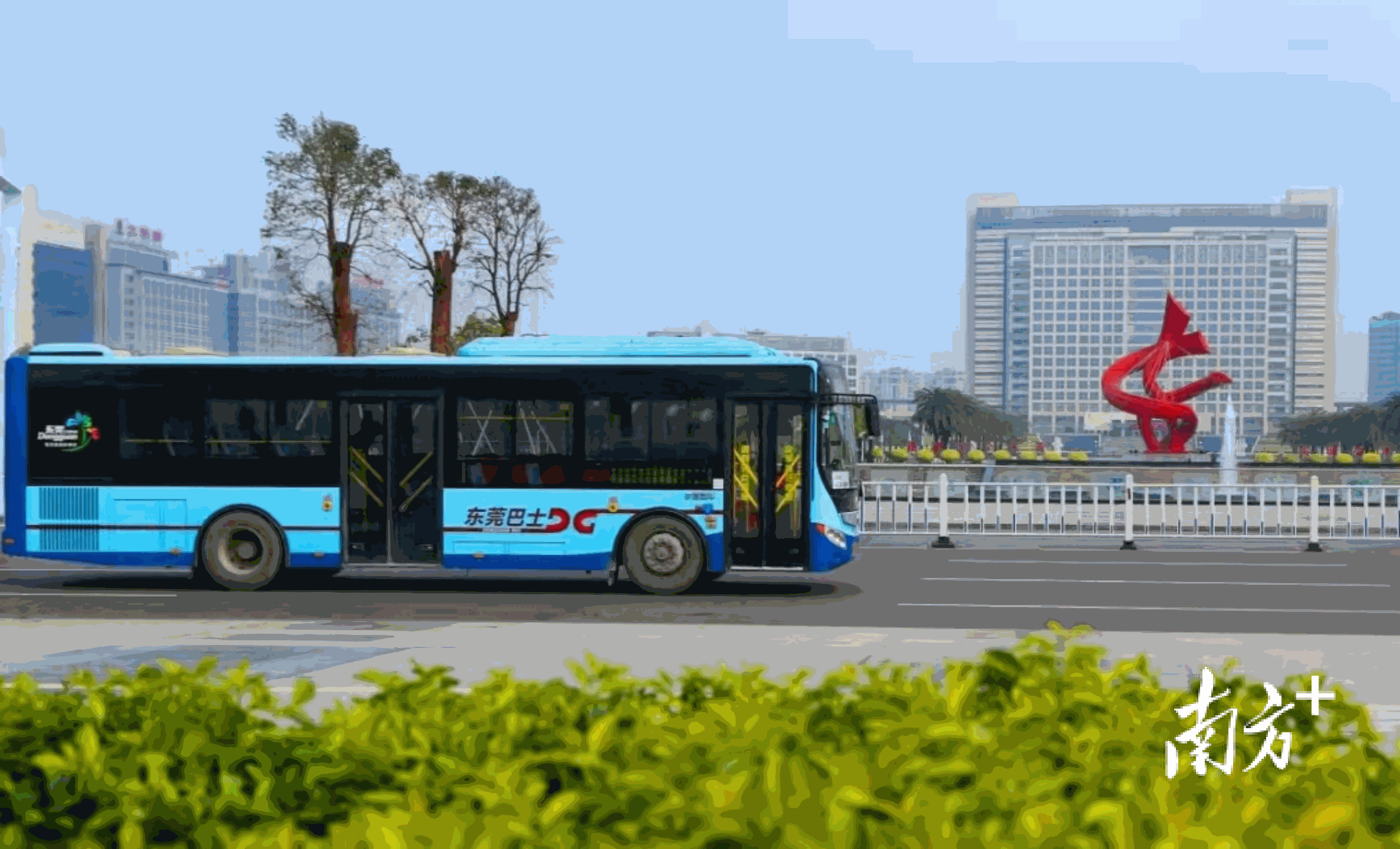 为风雨无阻的ta点赞!东莞市2021年度"最美公交司机"评选开始