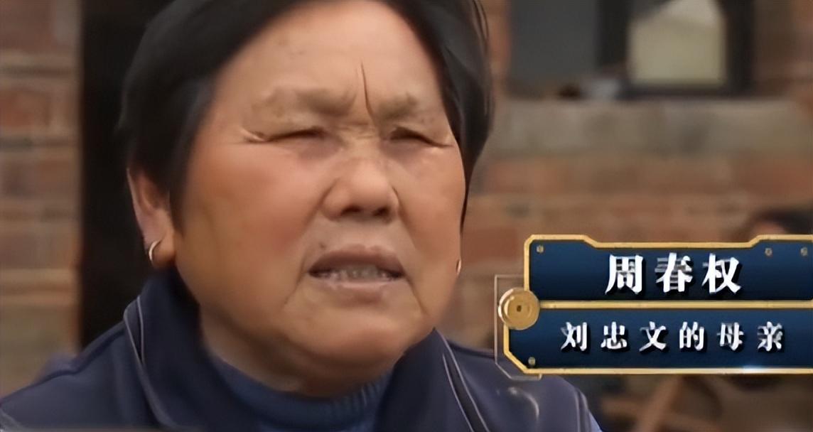 "树人"刘忠文:双手长满树枝,生活无法自理,饭来张口衣来伸手