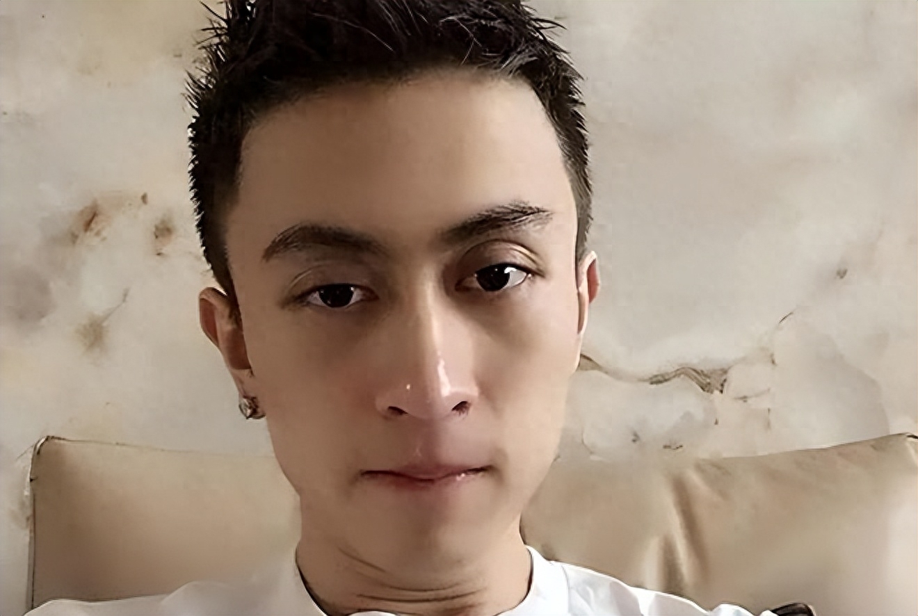 回顾大瓜网友曝被秦奋害到抢救并曝其更多黑料情况属实将判刑