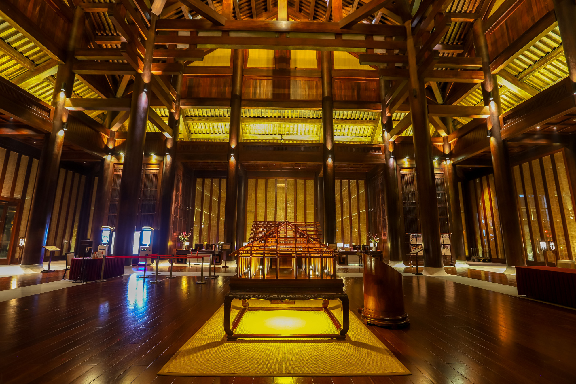 广东旅行,发现一座"禅修酒店",造型像古代宫殿,建筑大有来头