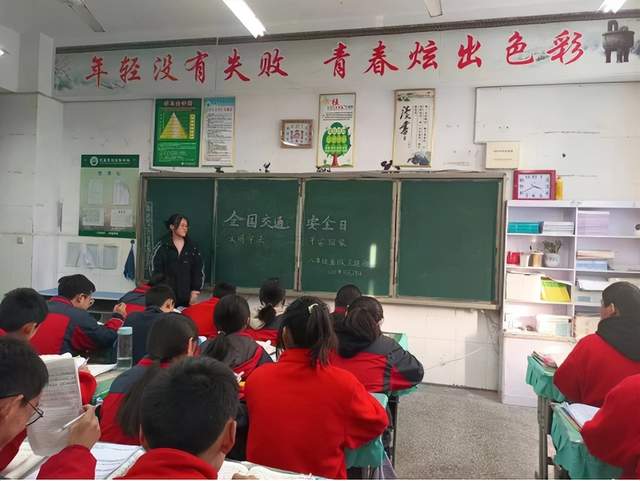 范县思源实验学校多举措开展第十一个"全国交通安全日"主题活动