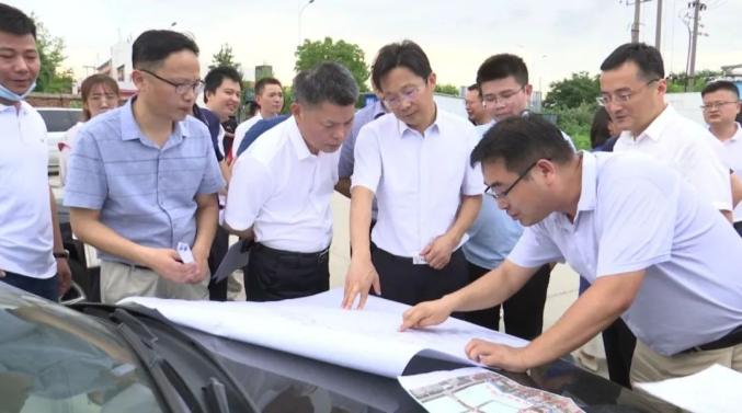 宋铀一行视察青山湖区水环境治理工作