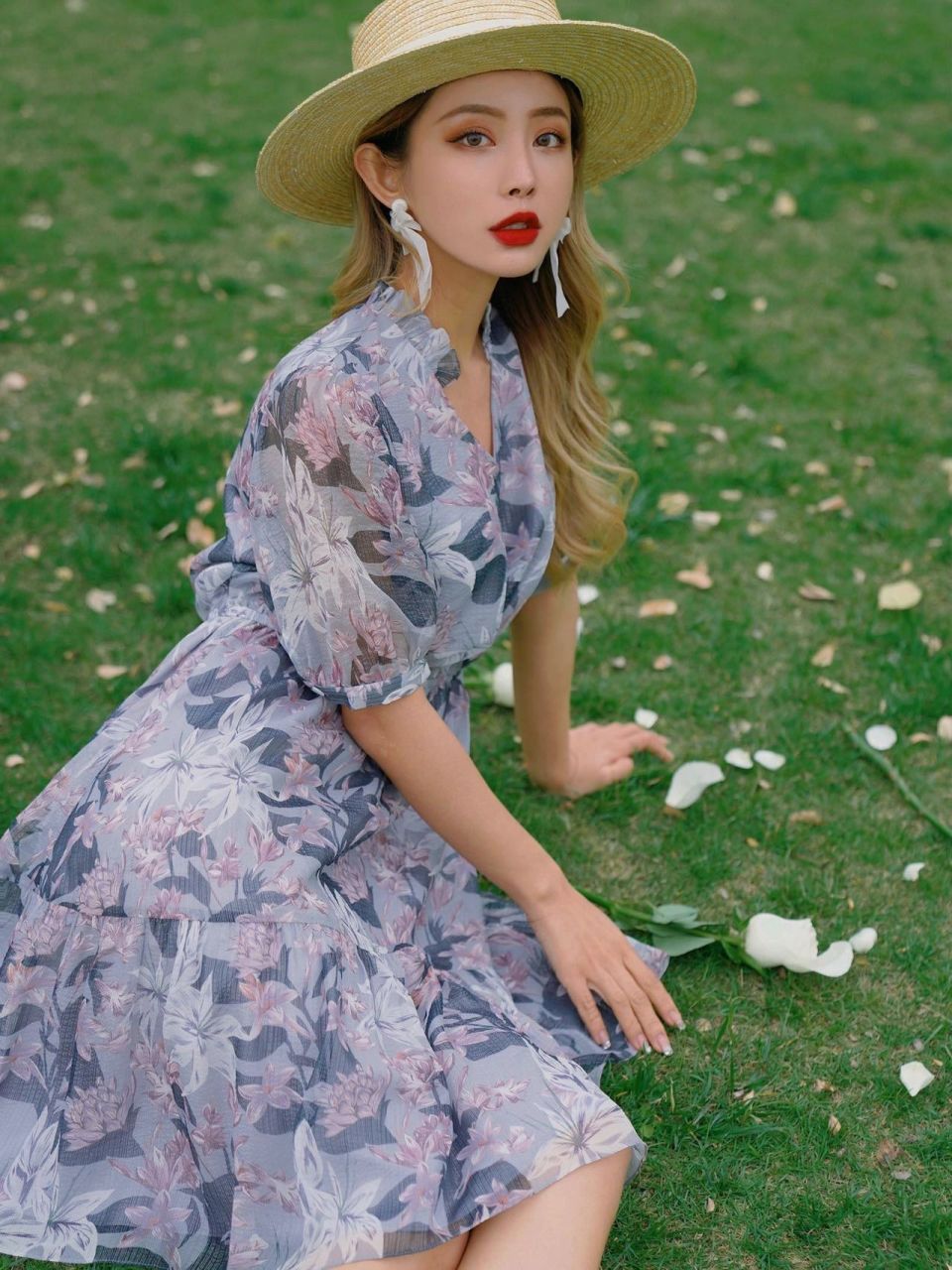 夏日风欧式田园风亮丝连衣裙 百合主题花卉的印花点缀 叠加上细密的亮