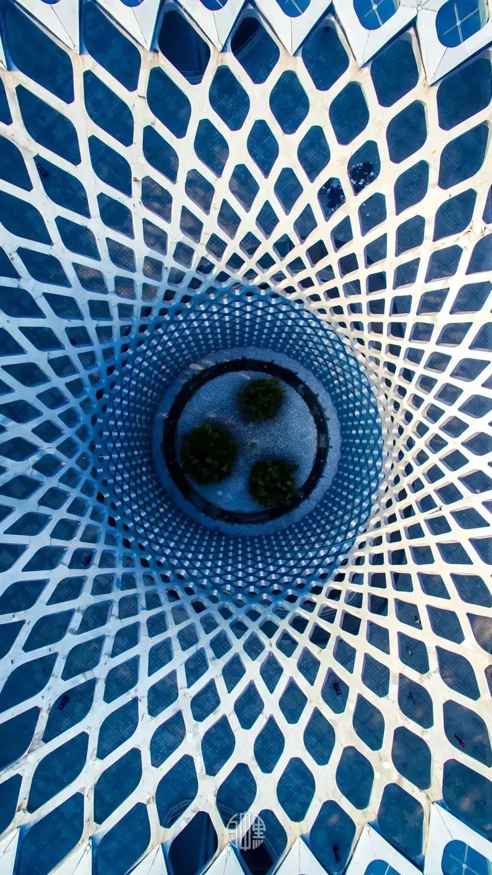 才有了惊艳的《鸟瞰神州》系列.