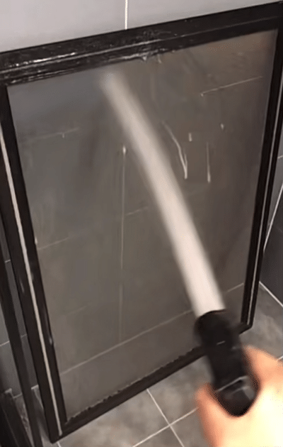 用"喷枪"整理纱网除此,换下来的地垫,纱网,都能用它搞定.