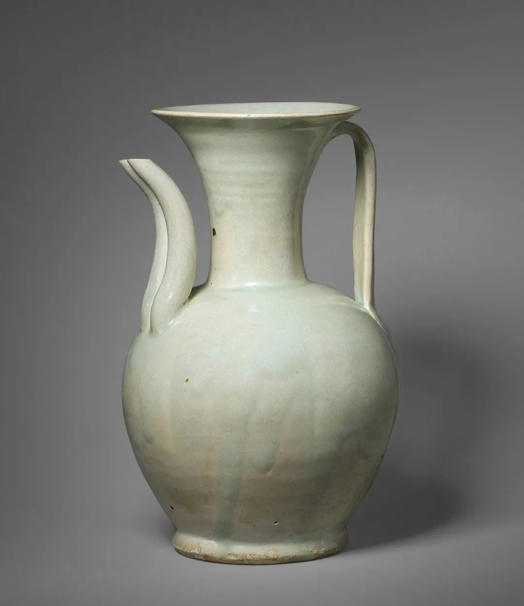 lot0111 明 湖田窑双流执壶 h21.5cm 估价:20,000—30,000