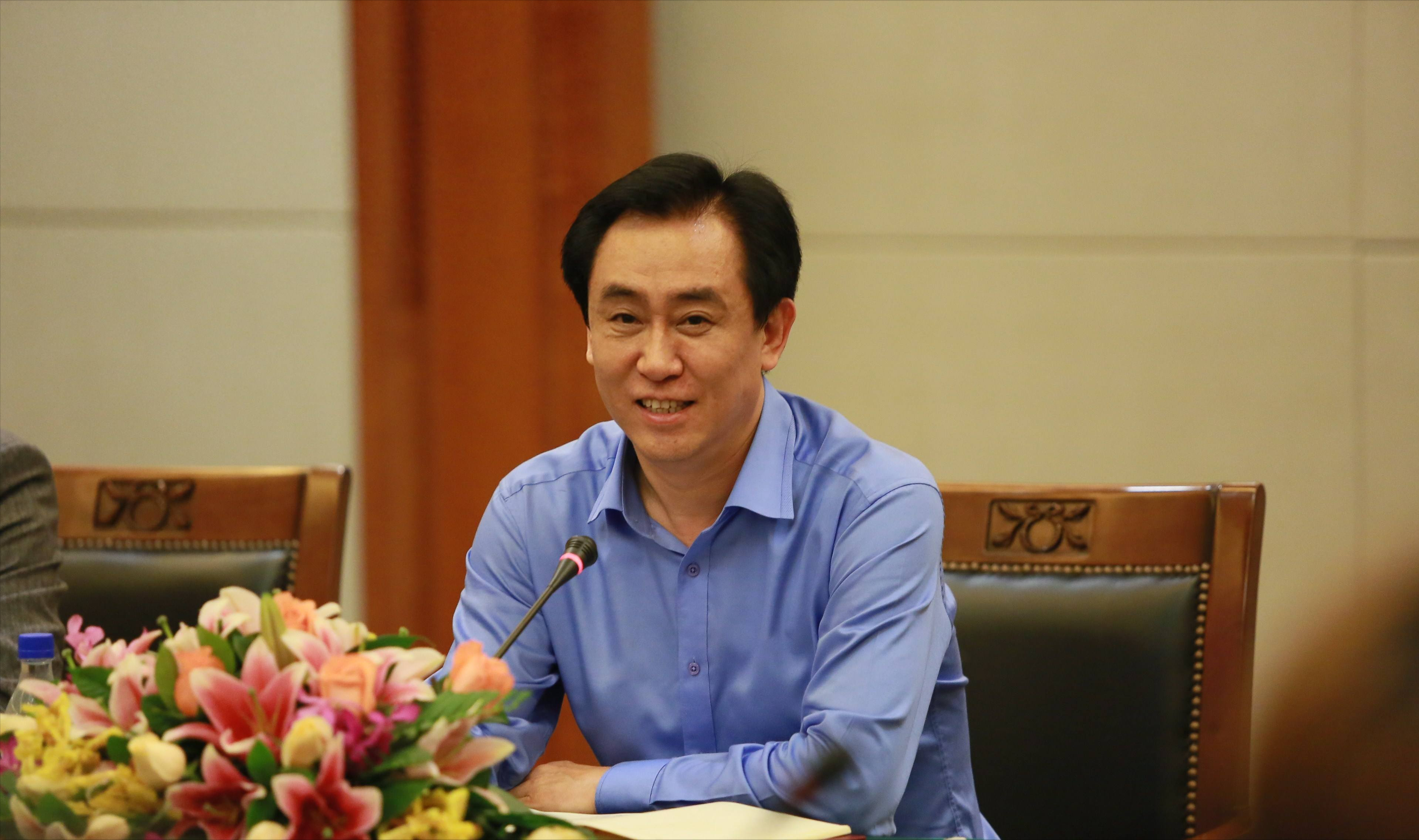 马未都曾谈许家印第一次见面就抖大衣身后10几个保镖跟着伺候