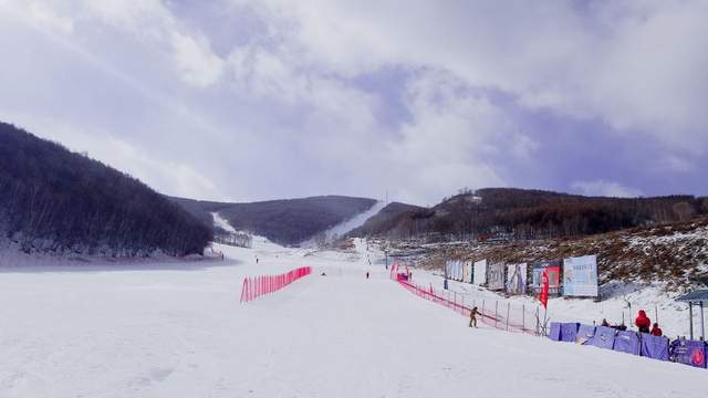 云顶,富龙等雪场经常遭遇的那种大风,可以舒适地滑雪!