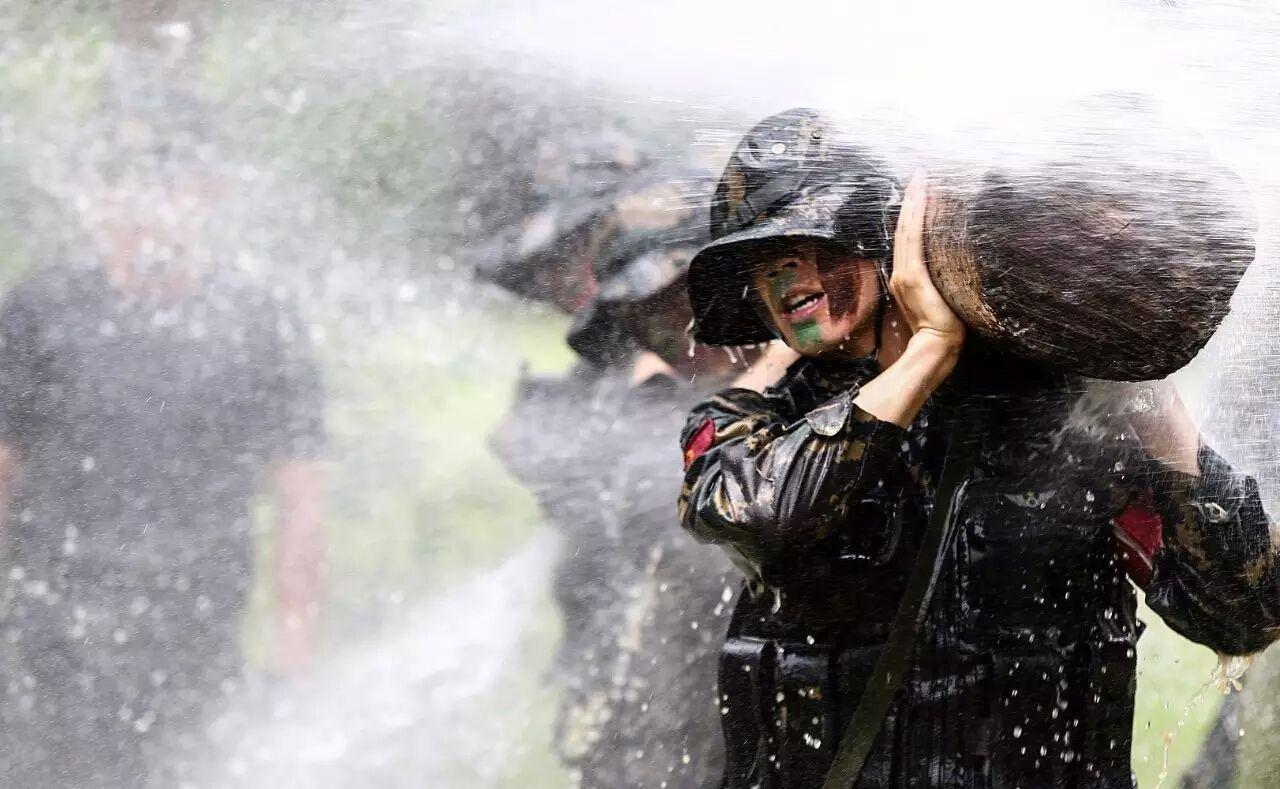 你不欠国家一分钱,"除了父母你不需要感谢谁?"没有国哪有家?