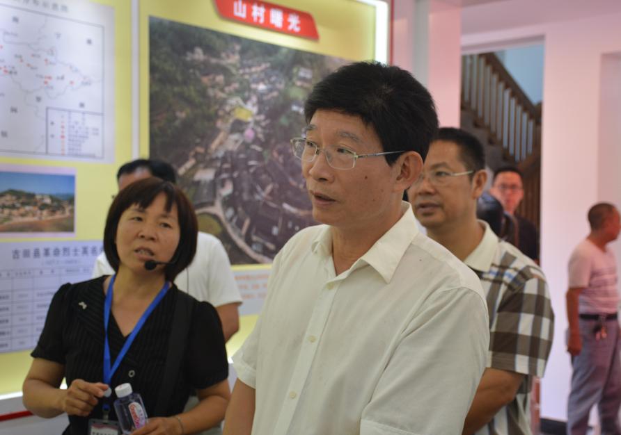 副市长黄建龙莅古调研养老与老区工作