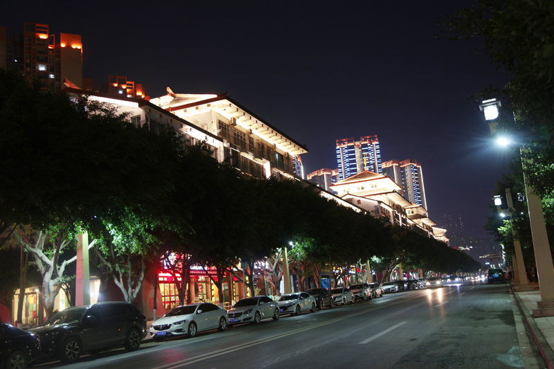 城市重庆市巫山县过了腊八年味渐浓,山水港湾县城张灯结彩,夜景灿烂