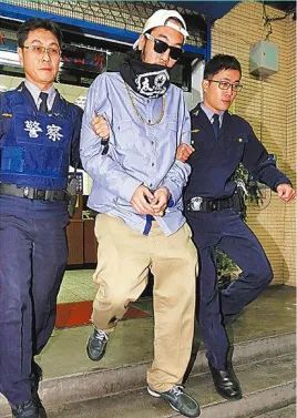 65岁“陈近南”生活近照四婚娶首富千金小娇妻太粘人离婚，
