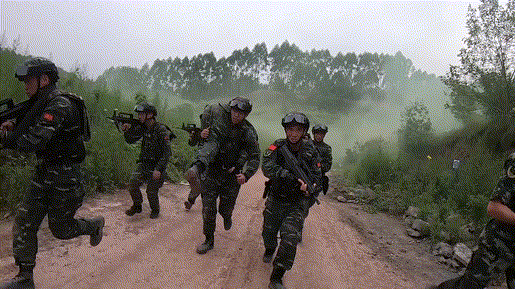 燃!一组动图带你直击特战队员实战化训练