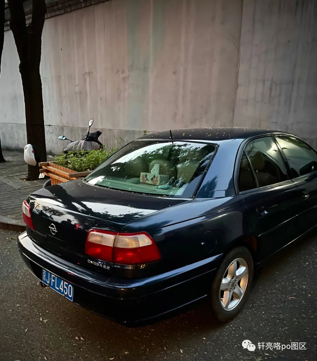 深圳的02式车牌 丨 20年车龄的欧宝欧美佳/opel omega b2