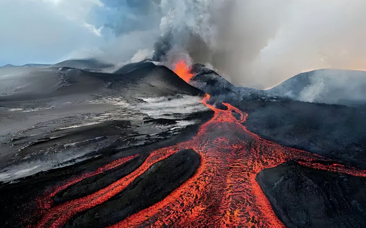 每60万年爆发一次,黄石火山已经进入喷发期?人类应如何应对?