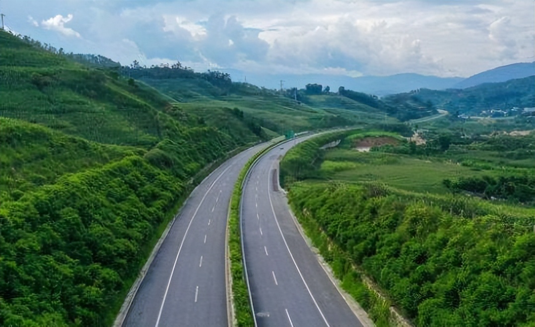 凤庆至巍山高速公路图片