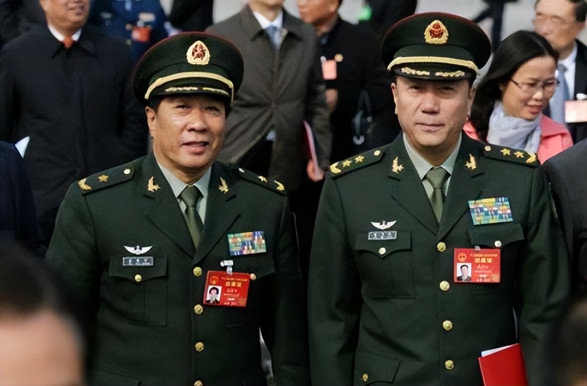 他是秦基偉上將之子,曾擔任東部戰區陸軍司令員,弟弟是武警中將