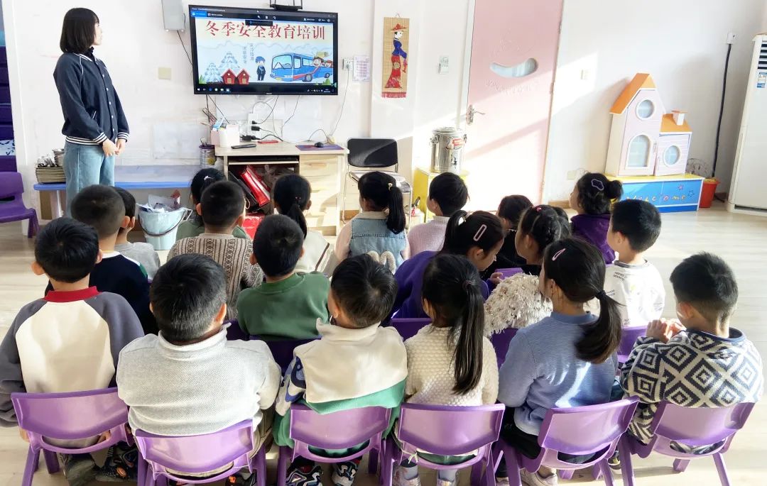 冬日里的小温暖丨智慧熊幼儿园「暖冬」进行时