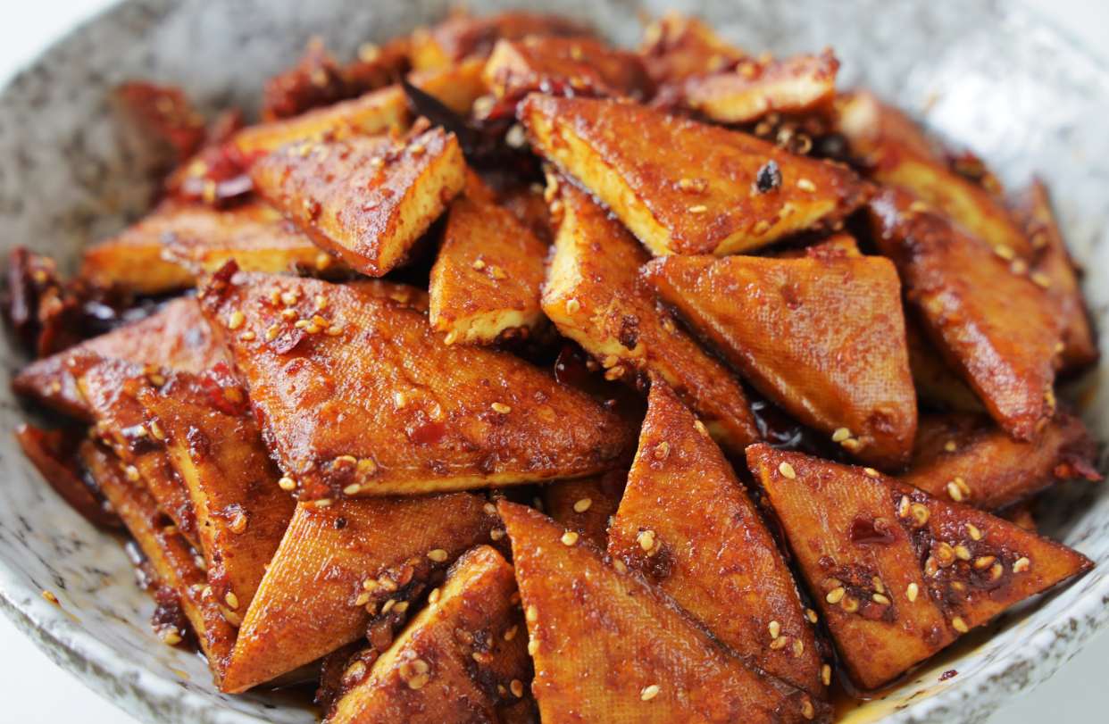 香辣豆干,非常开胃下饭,既当菜又当追剧小零食