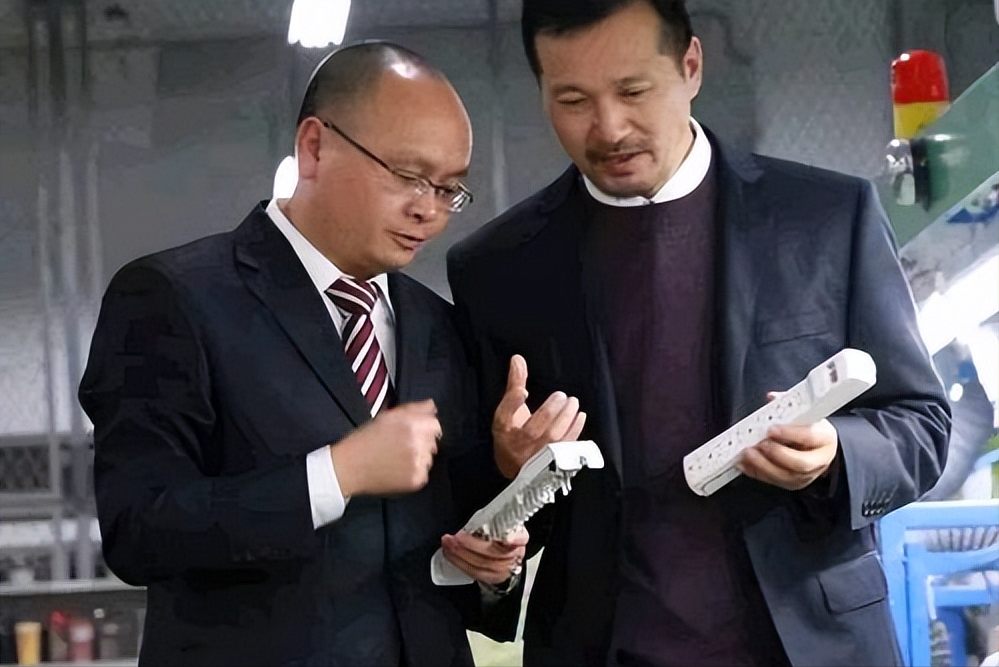 公牛集团阮立平,穷小子逆袭插座大王,一种产品狂赚400亿身家!