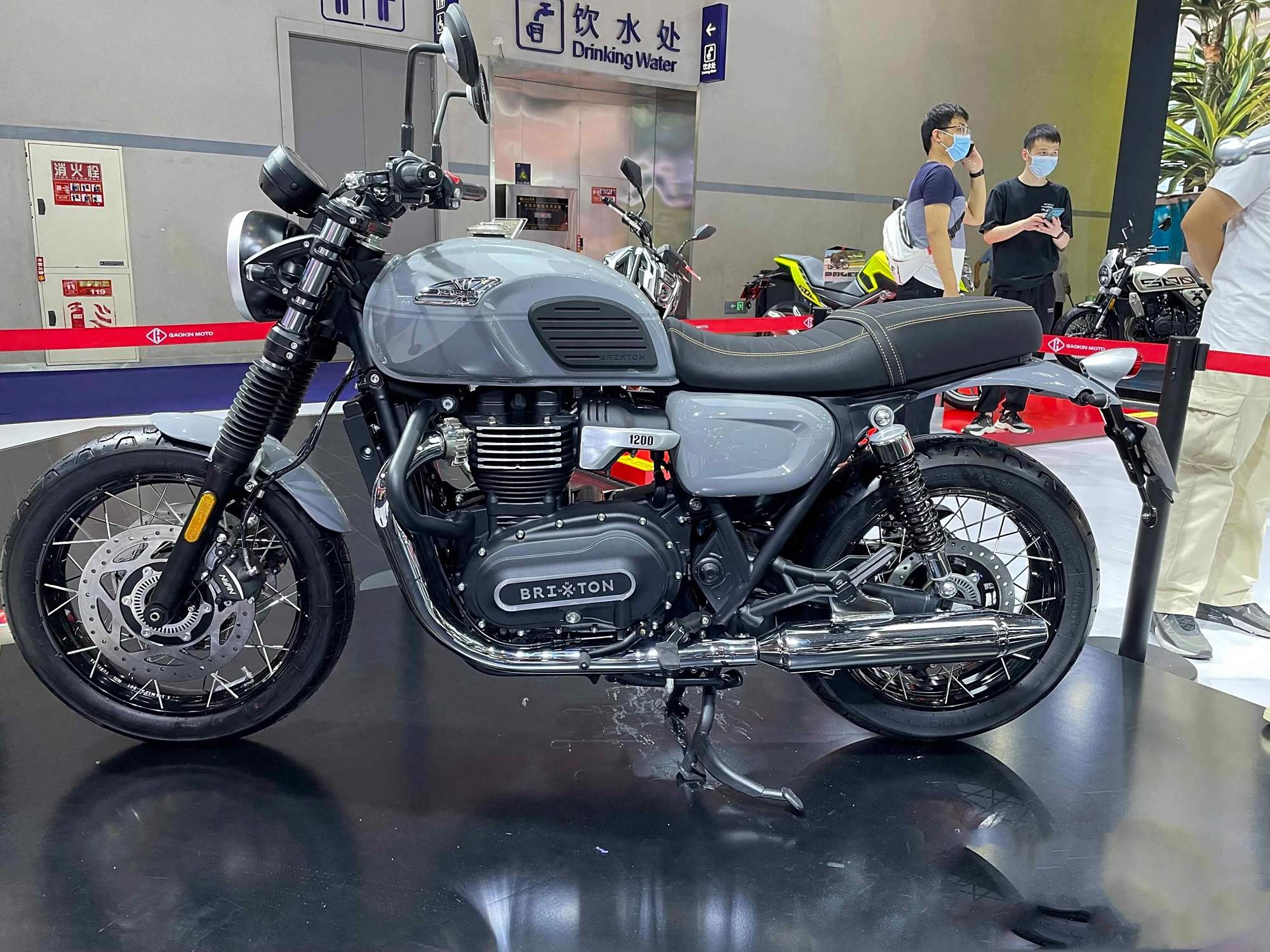 58万,高金1200cc复古,零百3.7秒,晋升国产摩托性能天花板