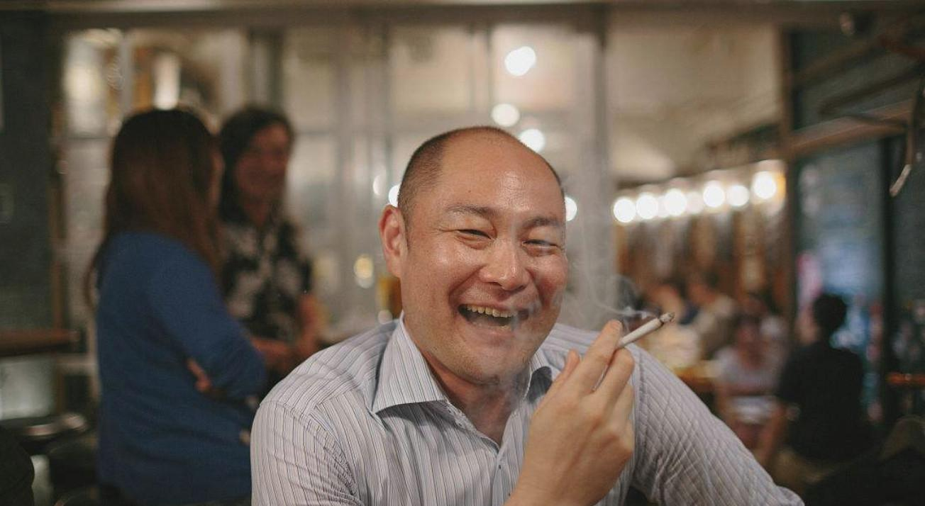 同样都抽烟,日本人却能长寿,他们抽烟的方式,也许值得学习