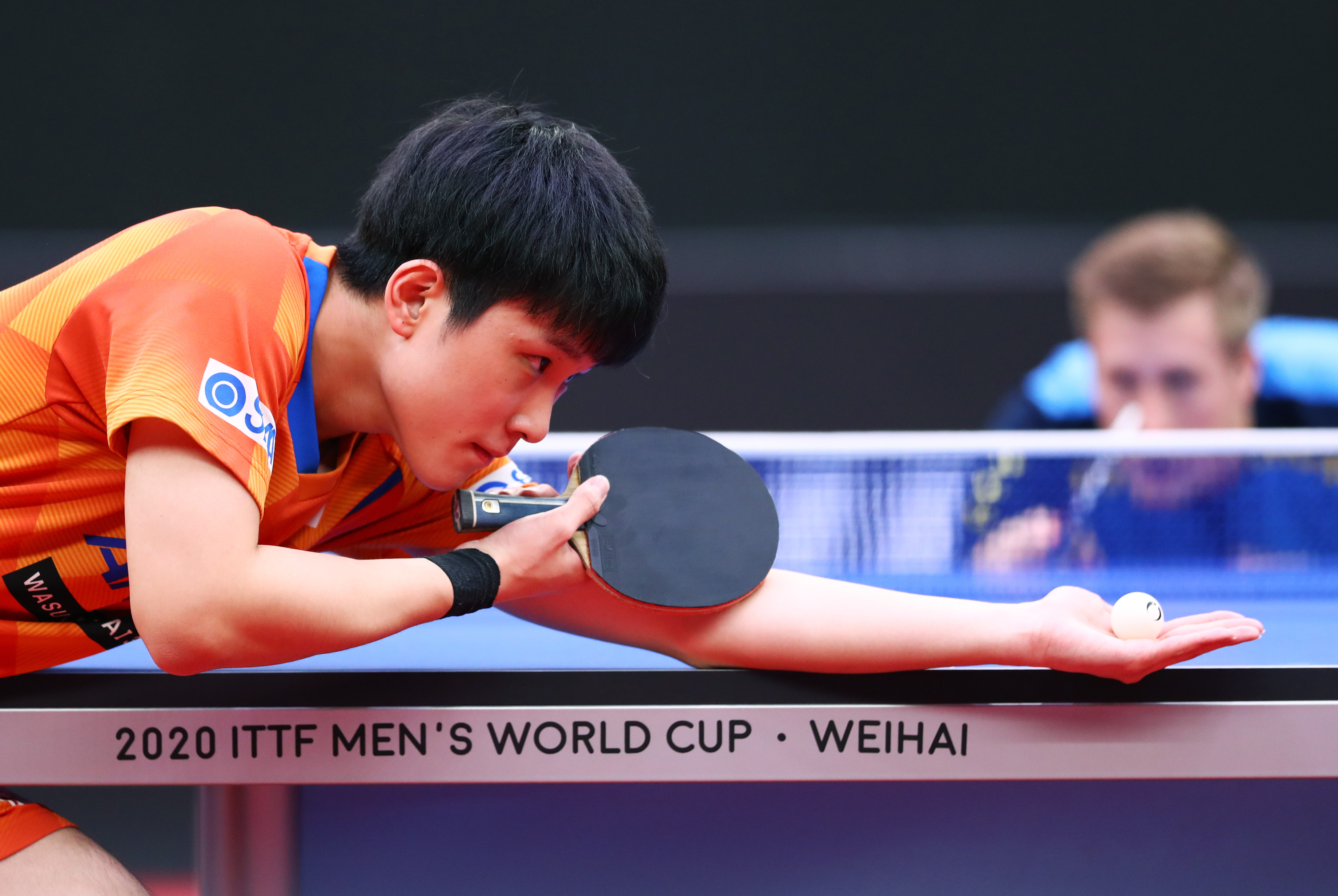 乒乓球——男子世界杯:日本选手张本智和晋级四强
