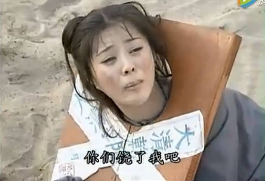 还珠格格:金锁被官兵扒得只剩一件衣服时,还记得尔康说了啥吗?