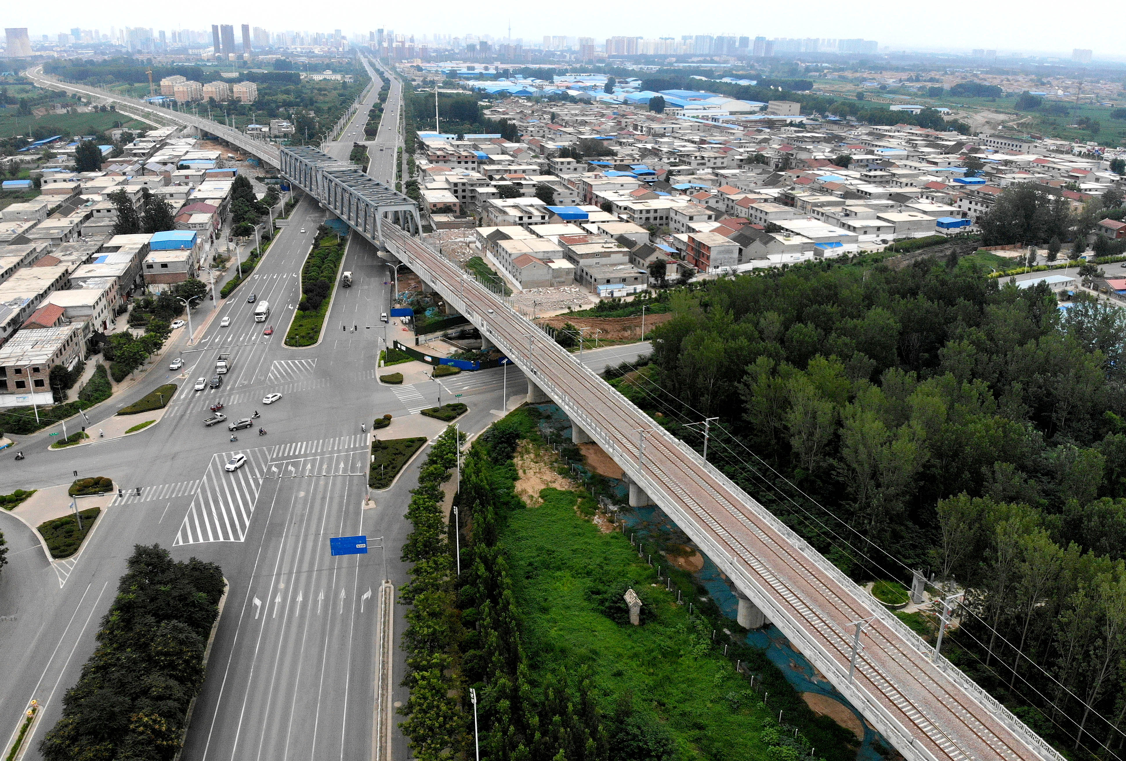 新建太焦铁路轨道铺设完成