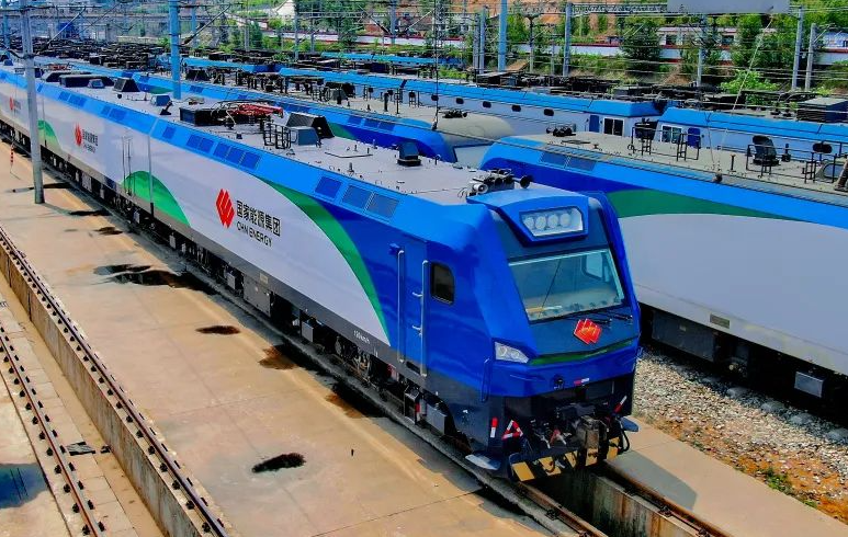 整车长度最长的电力机车,刚一面世就一举打破多个世界纪录,用神来命名