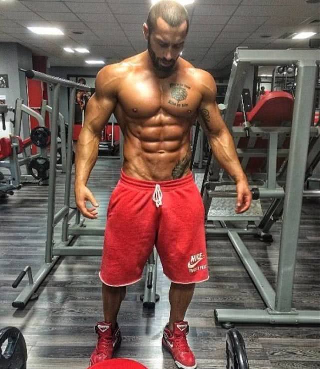 既是健身教练,又是模特的 lazar angelov!