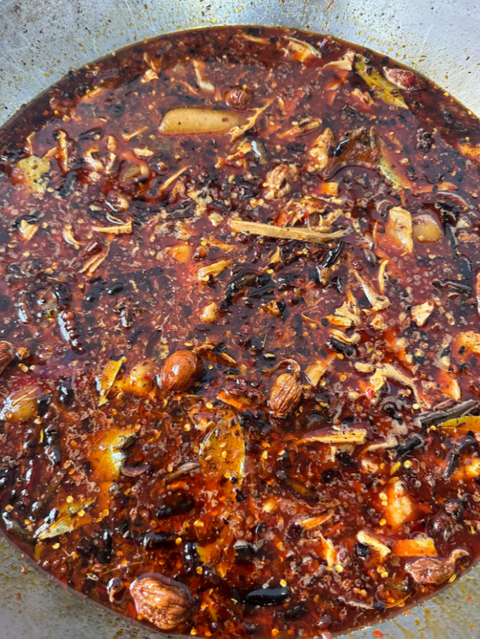 保山卤辣子:香辣醇厚的下饭神器  对于地道的保山人来说,卤辣子可以说