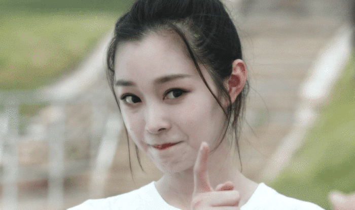 宋轶的腰有多细?"a4"腰后又来"湿巾腰",坚持运动太养人